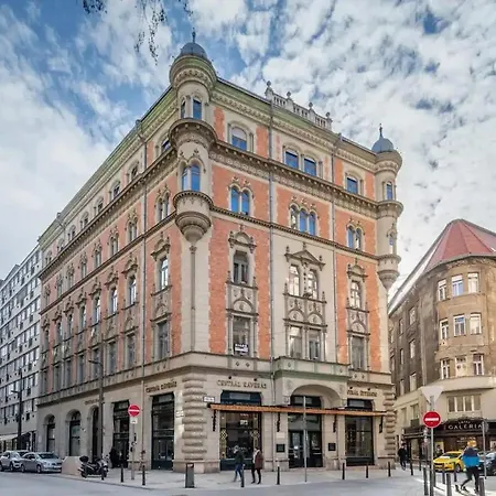 Ultra Location Апартаменты *