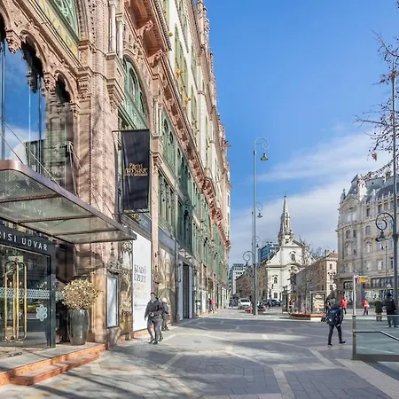 Ultra Location * Budapesta